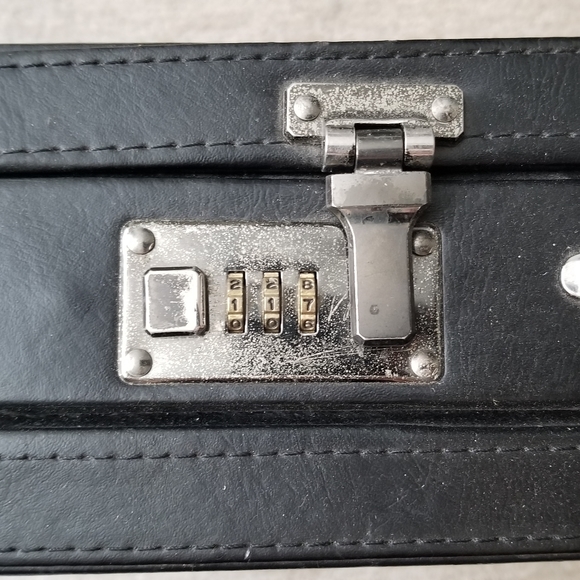 Bugatti Briefcase - Picture 10 of 14